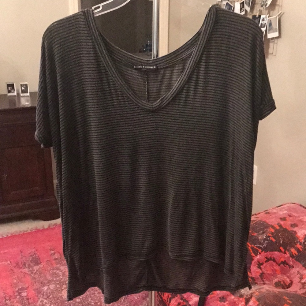 Brandy Melville v neck tee